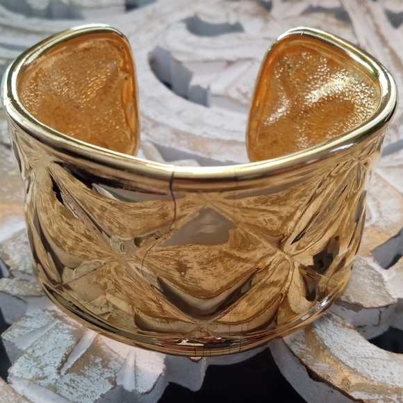 Chanel Gold Plated Bangle Cuff Bracelet - 100% Authentic - Picture 3 of 8